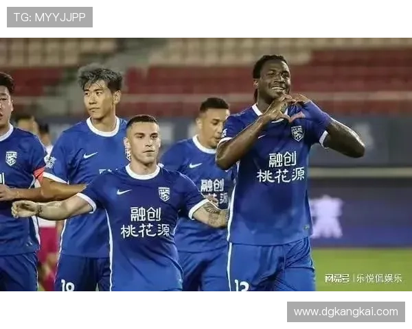南京足球队强势领跑联赛积分榜以74分稳居第一位置 南京足球队强势领跑联赛积分榜以74分稳居第一位置