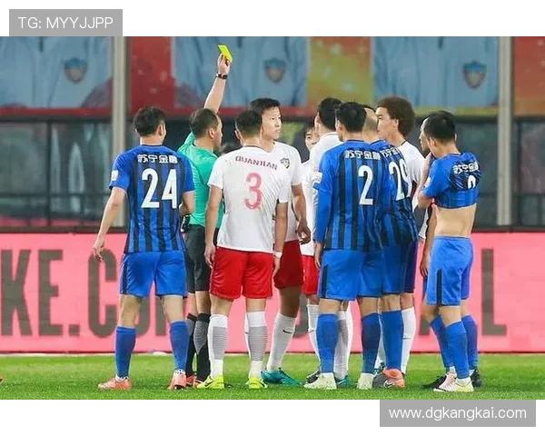 足球明星与素人之间的精彩碰撞与互动揭示了运动的魅力与人性的共鸣 足球明星与素人之间的精彩碰撞与互动揭示了运动的魅力与人性的共鸣