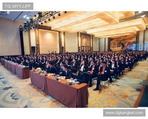 足球明星们齐聚一堂共享荣耀时刻的精彩合照展示 足球明星们齐聚一堂共享荣耀时刻的精彩合照展示